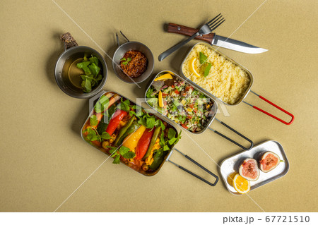 クスクス Couscous is a fine pasta from North Africa クスクス Couscous is a fine pasta from North Africa 67721510