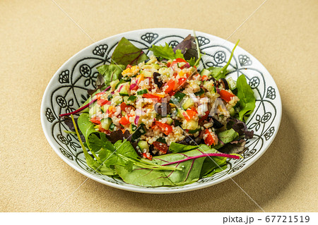 クスクス　Couscous is a fine pasta from North Africa  67721519