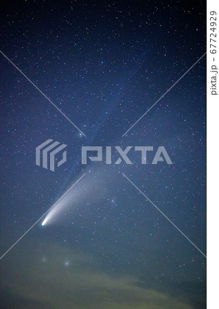 【彗星】 夜空に浮かぶネオワイズ彗星 (C/2020 F3) 67724929