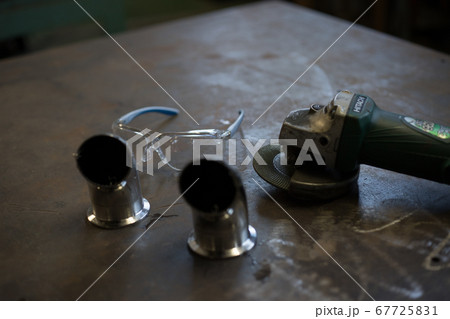 サニタリー配管とグラインダー 67725831