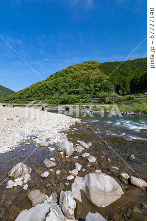 四万十川 上岡沈下橋（向山橋）-洪水時には橋面が水面下になる橋- 67727140