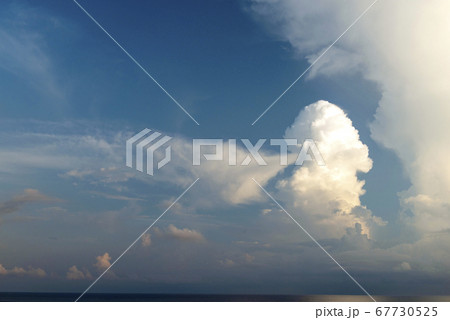 沖縄県 石垣島の入道雲 沖縄県 石垣島の入道雲 67730525