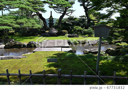 兼六園　七福神山と雪見橋 67731832