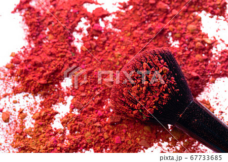 Broken scattered mix of eye shadows with make-up brush Broken scattered mix of eye shadows with make-up brush 67733685
