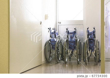 介護施設の風景 67734300