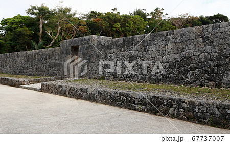 沖縄の遺産たまうどうん玉陵入口 67737007