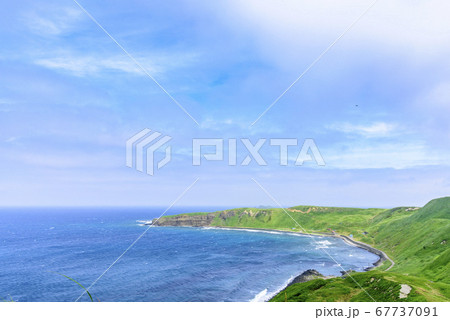 北海道　礼文島・ゴロタ岬からの眺望 67737091