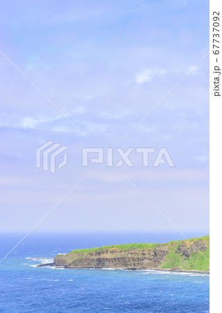 北海道　礼文島・ゴロタ岬からの眺望 67737092