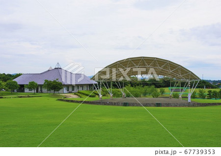 兵庫県 淡路島 ウェルネスパーク五色 高田屋嘉兵衛公園 野外ステージと菜の花ホールの写真素材