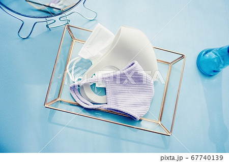 使い分けるおしゃれなマスク 67740139