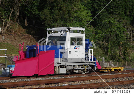 智頭急行大原車両基地に留置されるラッセル車の写真素材