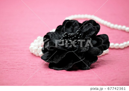黒い花のコサージュ 黒い花のコサージュ 67742361