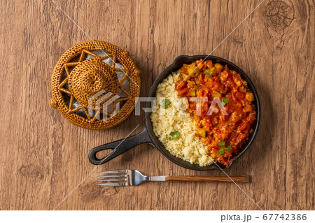北アフリカ料理 ひよこ豆とクスクス  Boiled chickpeas with couscous  67742386