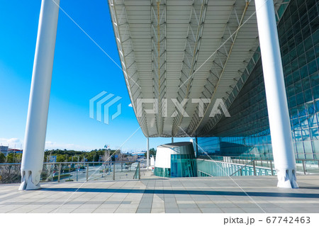 青空に映える幕張メッセ 国際展示場9-11 青空に映える幕張メッセ 国際展示場9-11 67742463
