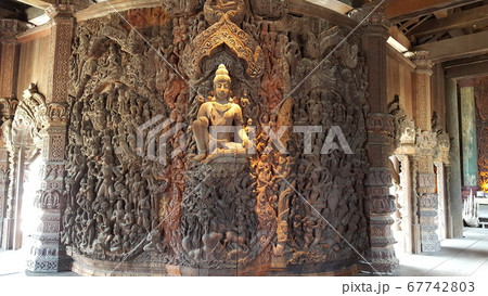 微笑みの国、タイにある寺院の彫刻は美しい。 67742803
