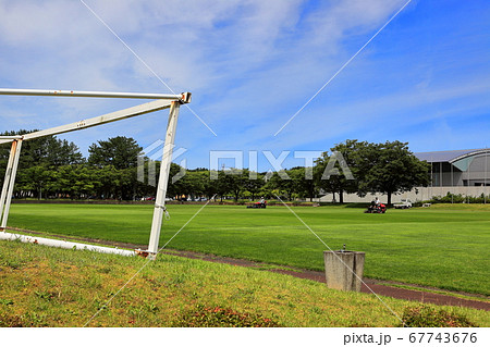サッカーグラウンド整備 67743676