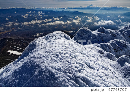 八ヶ岳連峰・赤岳山頂から見る富士山 八ヶ岳連峰・赤岳山頂から見る富士山 67743707