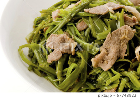 空芯菜の茎と豚肉の炒め物 空芯菜の茎と豚肉の炒め物 67743922