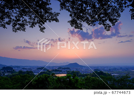 甘樫丘からの夕景（奈良県高市郡明日香村） 67744673