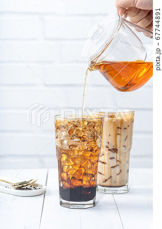 タピオカ 注ぐ 流す 67744891