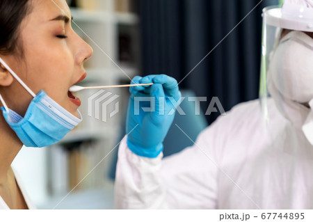 Medicla staff do COVID-19 testing at home 67744895
