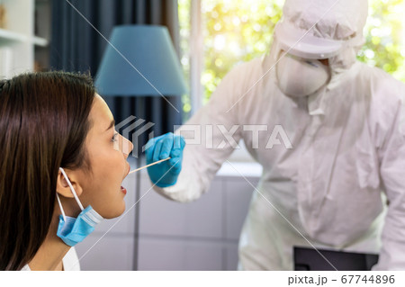 Medicla staff do COVID-19 testing at home Medicla staff do COVID-19 testing at home 67744896