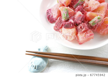 ビーツ入りゴロゴロポテトサラダ 67745942