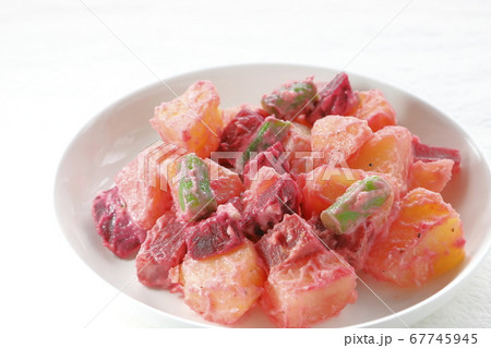 ビーツ入りゴロゴロポテトサラダ 67745945