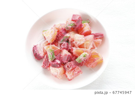 ビーツ入りゴロゴロポテトサラダ ビーツ入りゴロゴロポテトサラダ 67745947