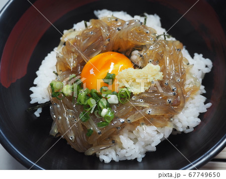 生しらすの沖漬け丼 生しらすの沖漬け丼 67749650