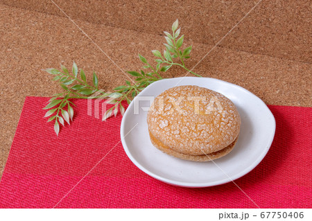 パン、ブッセ、洋菓子、朝食、コーヒーブッセ、クリームブッセ、食べ物、軽食、おやつ、ティータイム パン、ブッセ、洋菓子、朝食、コーヒーブッセ、クリームブッセ、食べ物、軽食、おやつ、ティータイム 67750406