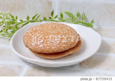 パン、ブッセ、洋菓子、朝食、コーヒーブッセ、クリームブッセ、食べ物、軽食、おやつ、ティータイム 67750415