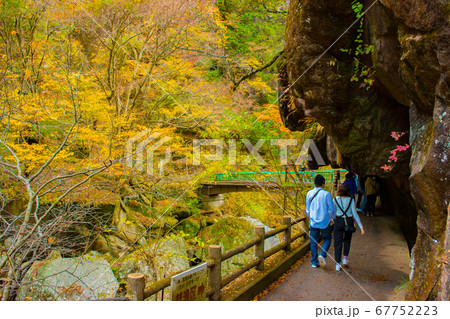 紅葉の彩豊かな昇仙峡 67752223