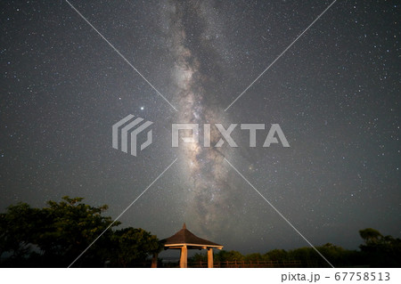 宮古島の南部で7月の深夜に見られた天の川 宮古島の南部で7月の深夜に見られた天の川 67758513