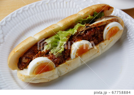 チキンと玉子のサンドイッチ 67758884