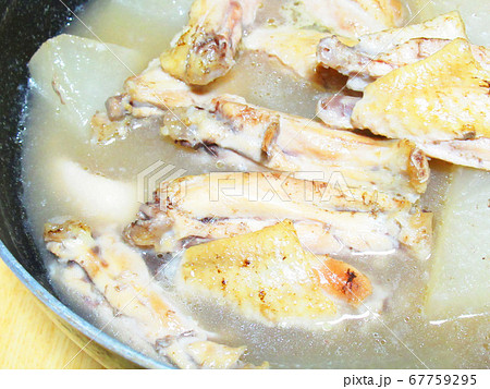 手羽先と大根の煮物 67759295