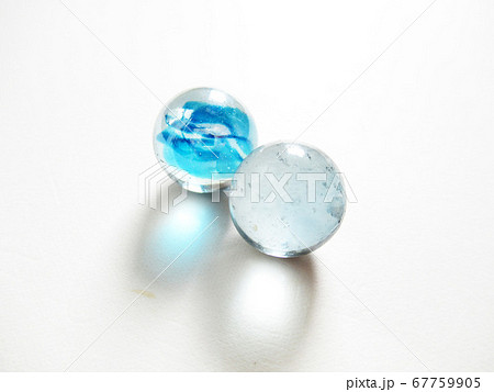二個のビー玉 67759905