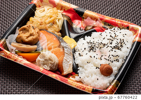 弁当 67760422