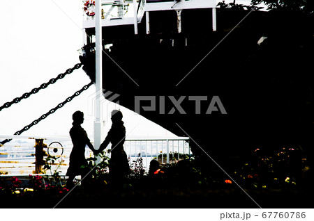 山下公園の氷川丸と海の風景です 67760786