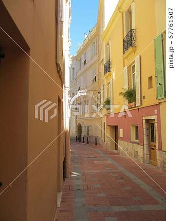 モナコの路地裏 67761507
