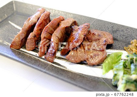 仙台名物の牛タン 67762248