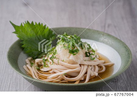 イメージ ぶっ掛けうどん(大葉ピント) イメージ ぶっ掛けうどん(大葉ピント) 67767004