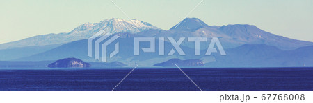 Taupo lake 67768008