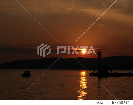 漁港の夕日 漁港の夕日 67768211