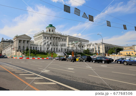 Historic building (Pashkov House ) in the center of Moscow near the Kremlin and the daily traffic, Russia Historic building (Pashkov House ) in the center of Moscow near the Kremlin and the daily traffic, Russia 67768506