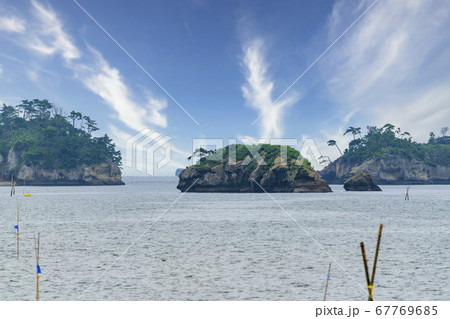 日本三景松島の風景 松島湾に浮かぶ島 宮城県 日本三景松島の風景 松島湾に浮かぶ島 宮城県 67769685
