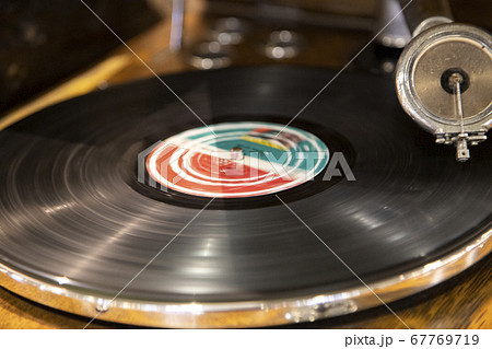 レコード ターンテーブル 音楽 67769719
