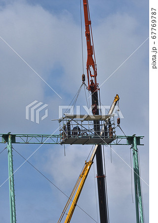 ゴルフ練習場　鉄骨解体作業風景 67769787