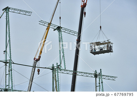 ゴルフ練習場　鉄骨解体作業風景 67769795