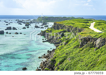 沖縄県宮古島　夏の東平安名崎 67770059